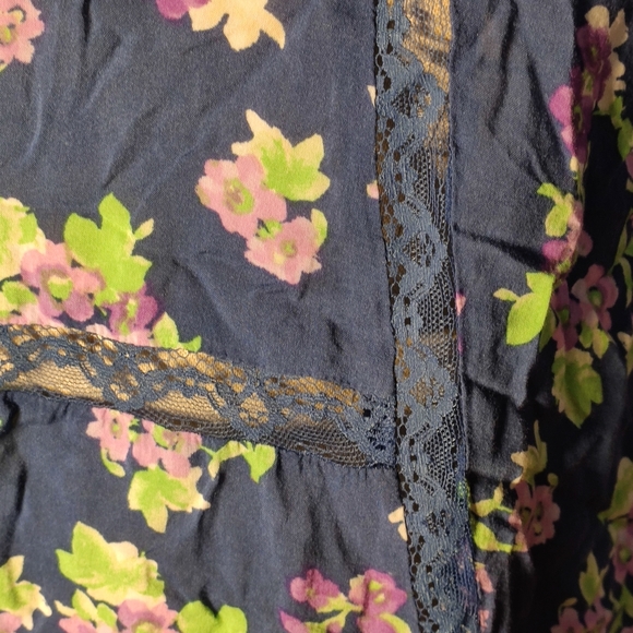 Aeropostale Floral Top - Picture 3 of 5